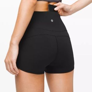 Lululemon In movement short 2.5 inch 🤍